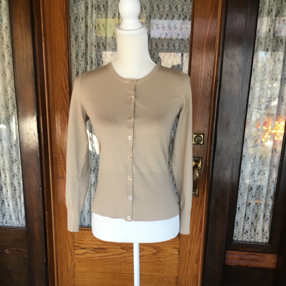 The Limited tan Button 3/4 sleeve top Size Medium